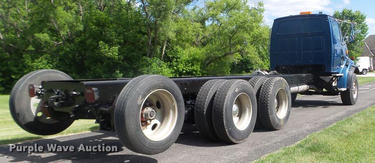 image for item FM9385 1998 Ford LTA9000 truck cab and chassis