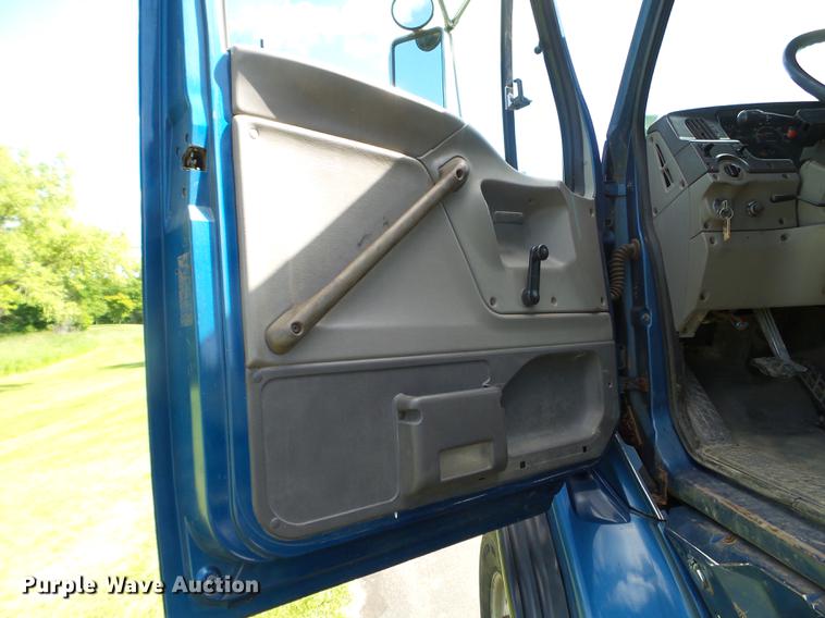 image for item FM9385 1998 Ford LTA9000 truck cab and chassis