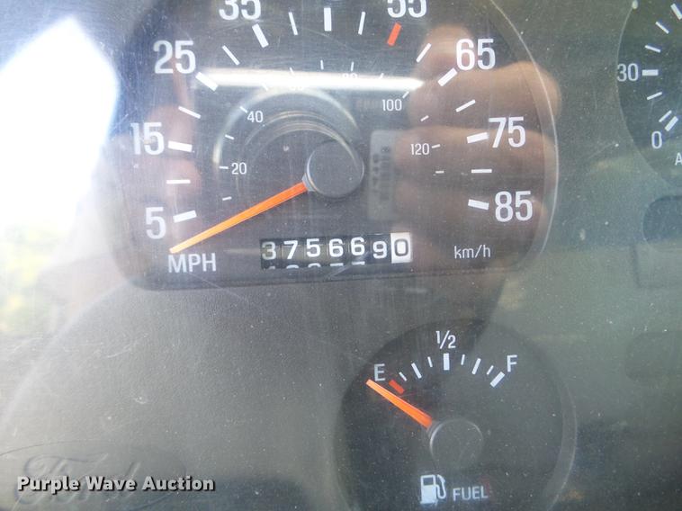 image for item FM9385 1998 Ford LTA9000 truck cab and chassis