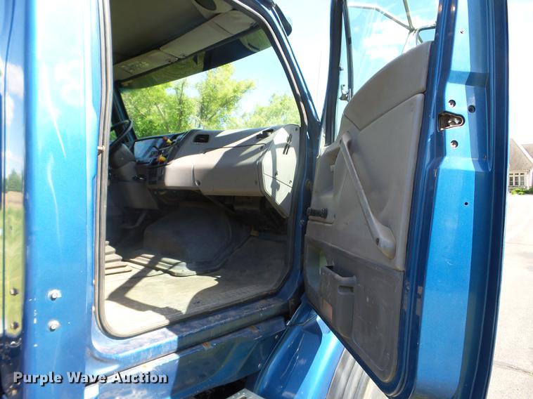 image for item FM9385 1998 Ford LTA9000 truck cab and chassis