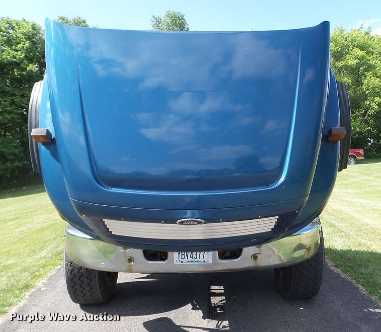 image for item FM9385 1998 Ford LTA9000 truck cab and chassis