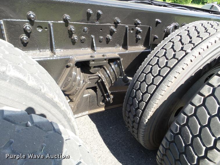 image for item FM9385 1998 Ford LTA9000 truck cab and chassis