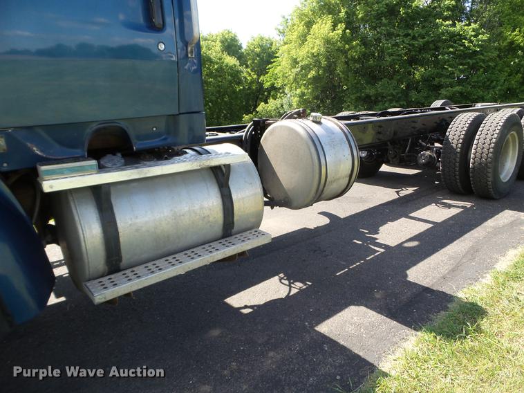 image for item FM9385 1998 Ford LTA9000 truck cab and chassis