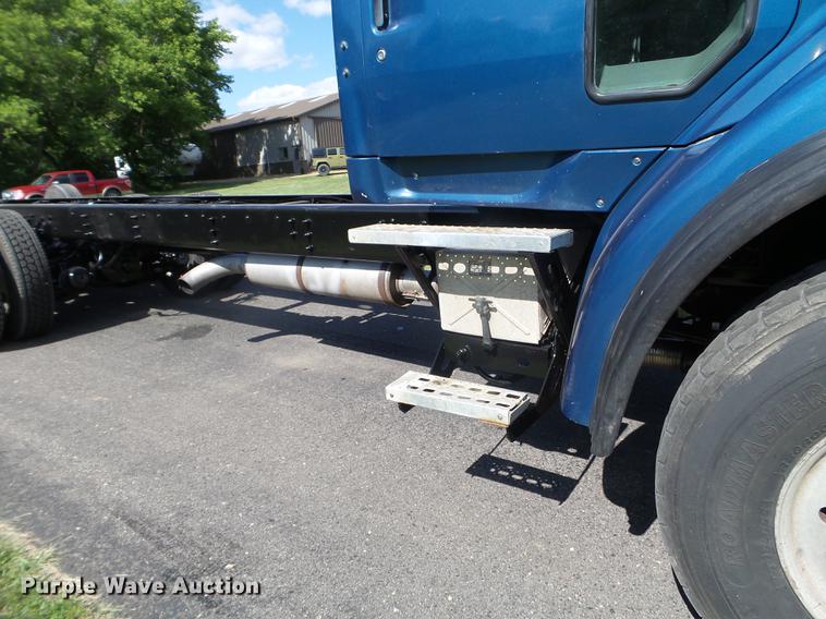 image for item FM9385 1998 Ford LTA9000 truck cab and chassis