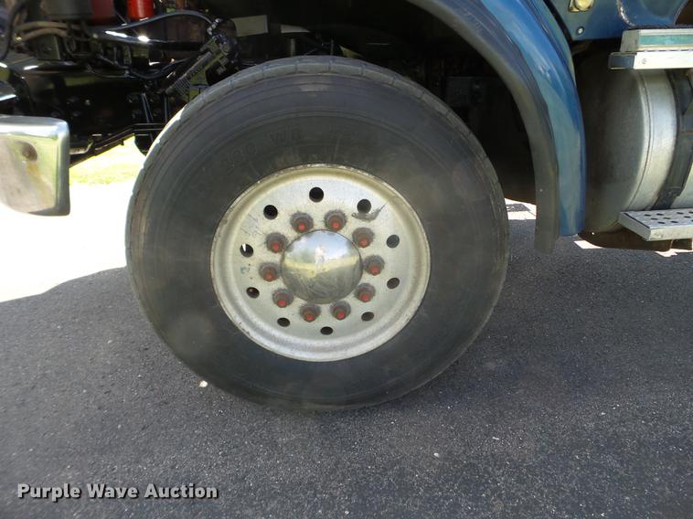 image for item FM9385 1998 Ford LTA9000 truck cab and chassis