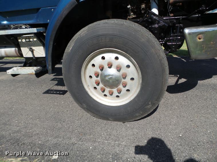 image for item FM9385 1998 Ford LTA9000 truck cab and chassis