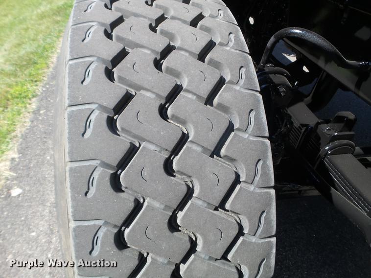 image for item FM9385 1998 Ford LTA9000 truck cab and chassis