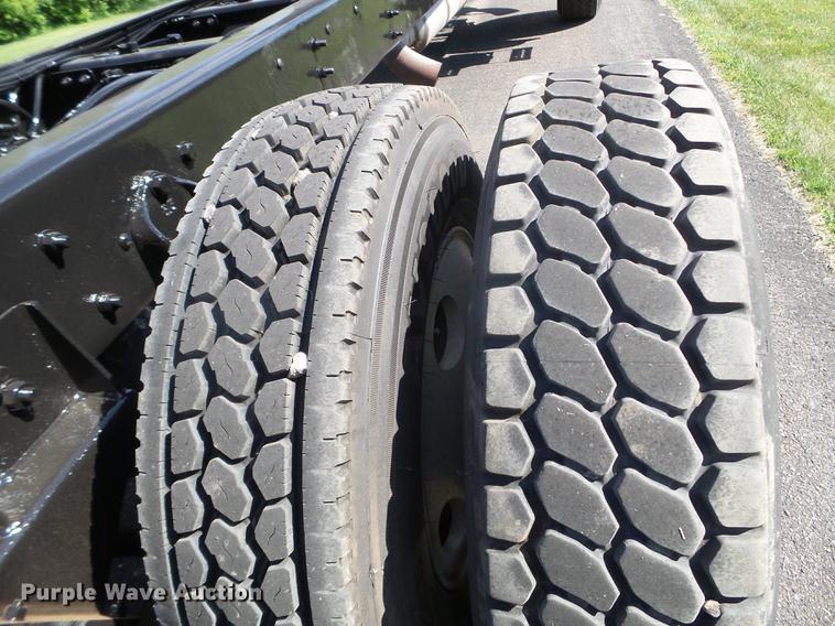 image for item FM9385 1998 Ford LTA9000 truck cab and chassis