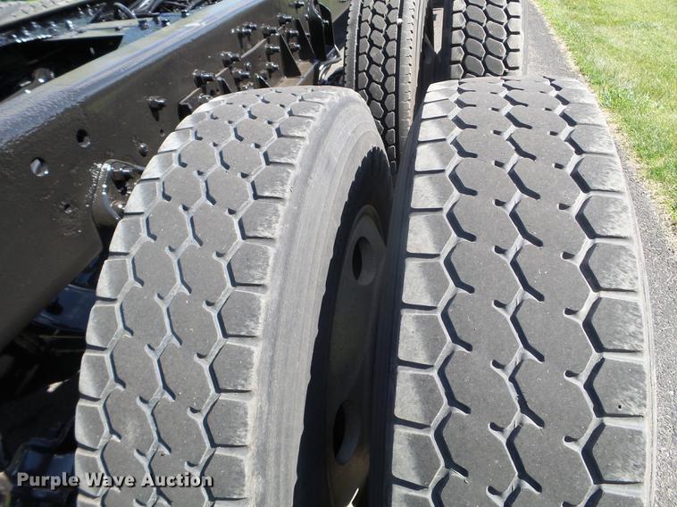 image for item FM9385 1998 Ford LTA9000 truck cab and chassis