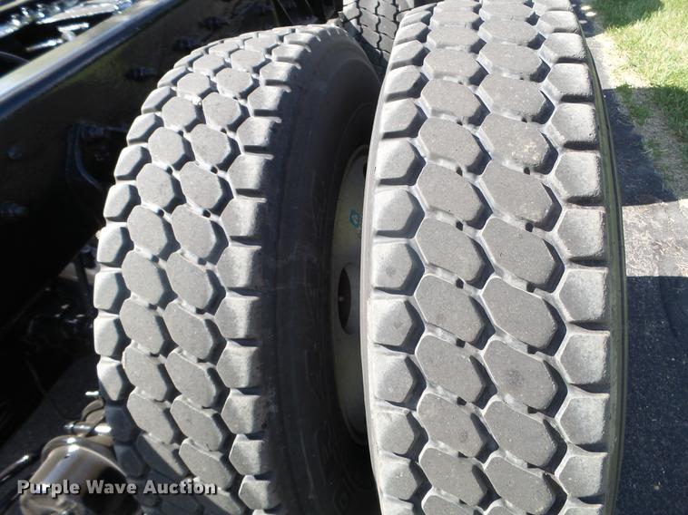 image for item FM9385 1998 Ford LTA9000 truck cab and chassis