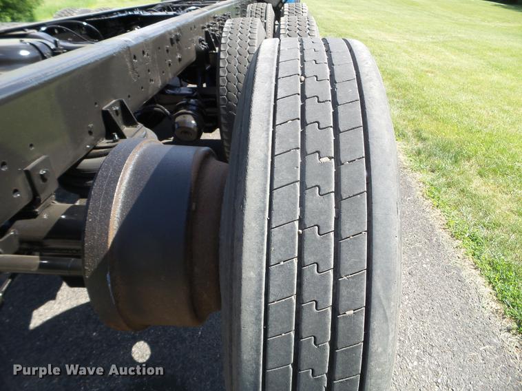 image for item FM9385 1998 Ford LTA9000 truck cab and chassis