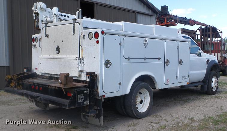 image for item FM9386 2009 Ford F550 Super Duty service truck with crane