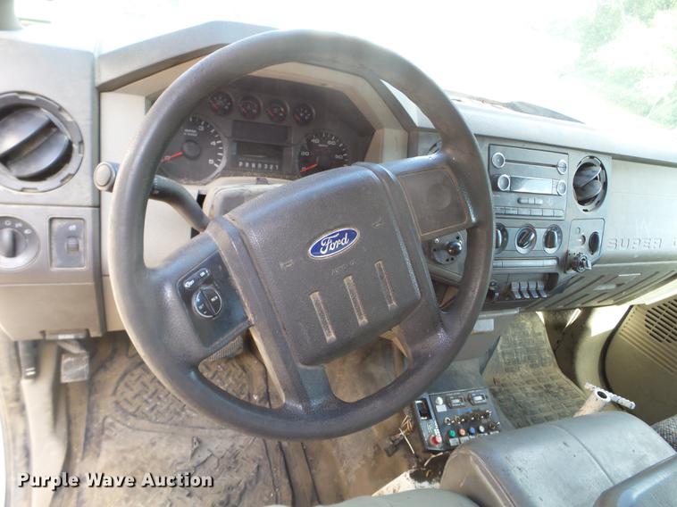 image for item FM9386 2009 Ford F550 Super Duty service truck with crane