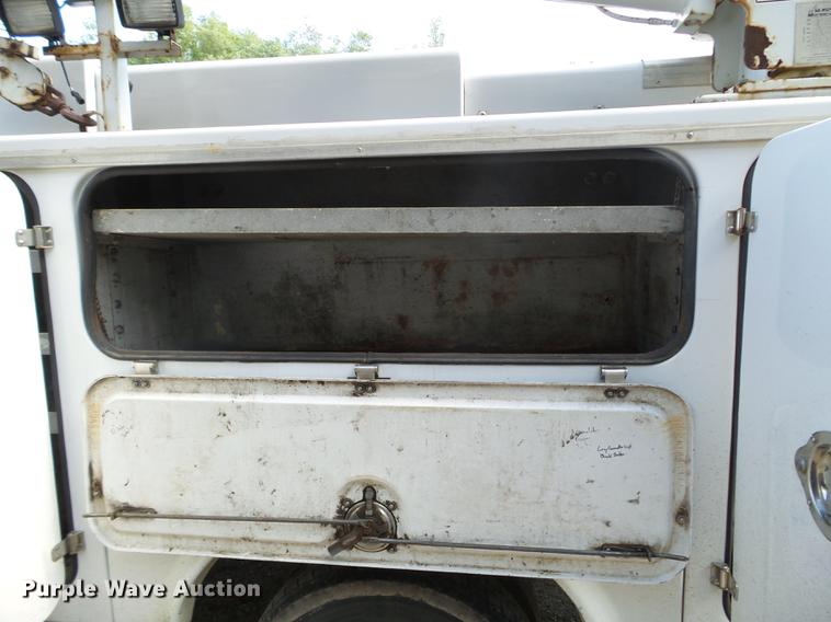 image for item FM9386 2009 Ford F550 Super Duty service truck with crane