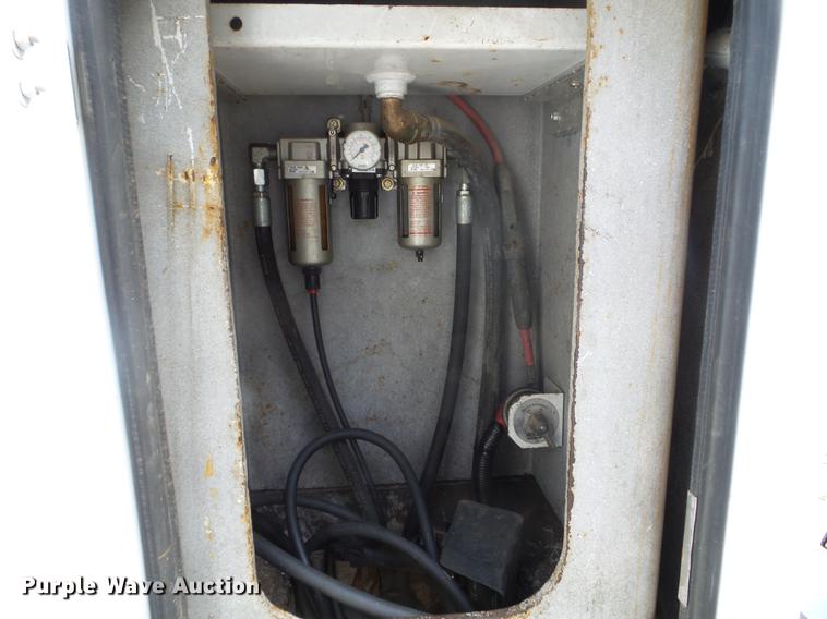 image for item FM9386 2009 Ford F550 Super Duty service truck with crane