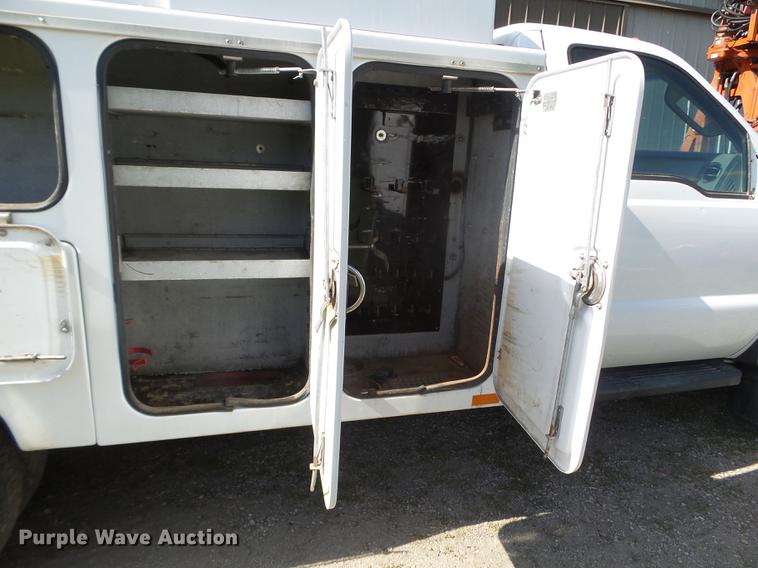 image for item FM9386 2009 Ford F550 Super Duty service truck with crane