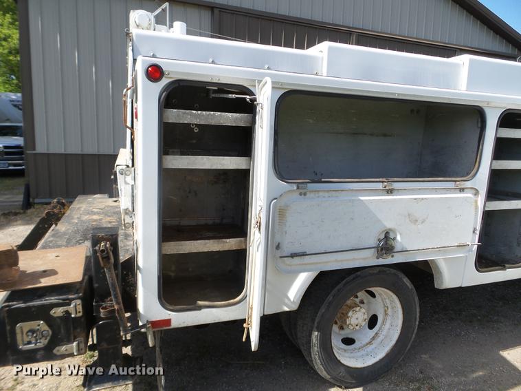 image for item FM9386 2009 Ford F550 Super Duty service truck with crane