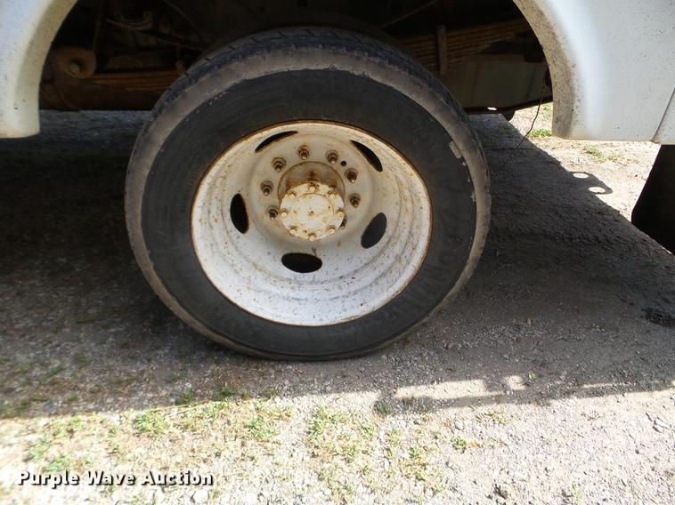 image for item FM9386 2009 Ford F550 Super Duty service truck with crane