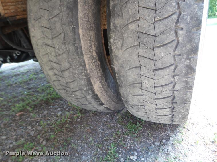 image for item FM9386 2009 Ford F550 Super Duty service truck with crane