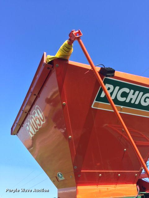 image for item DA3617 2015 Richiger R1050 grain bagger