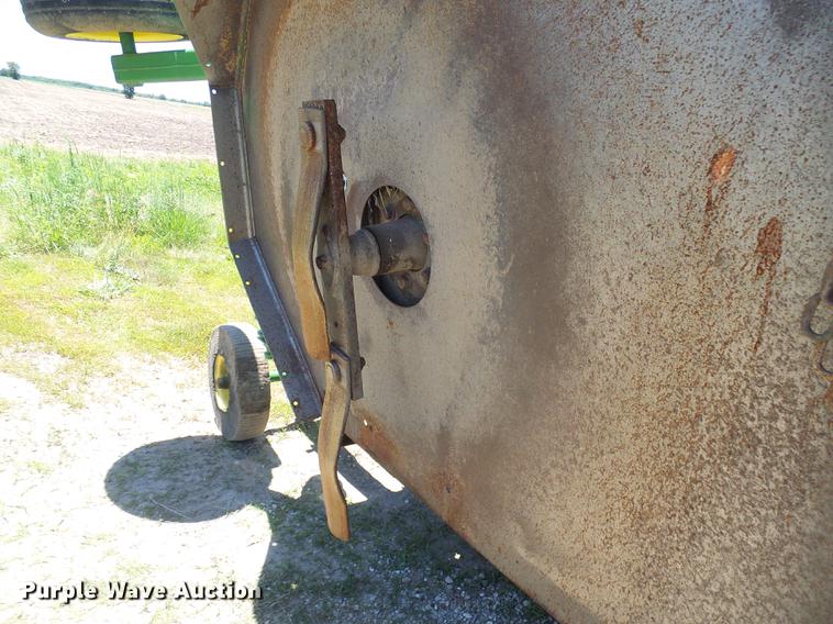 image for item DB2201 John Deere 1518 batwing rotary mower