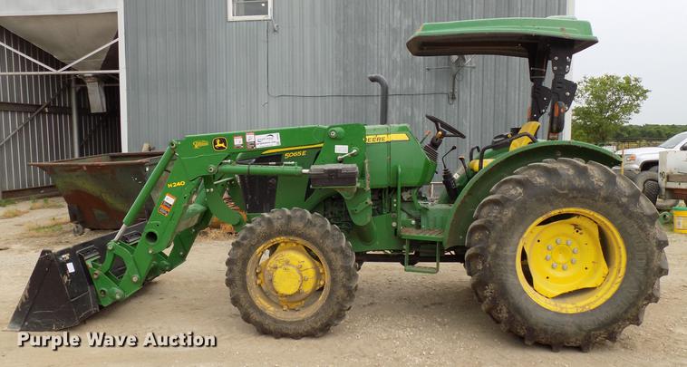 image for item DB9532 2016 John Deere 5065E tractor