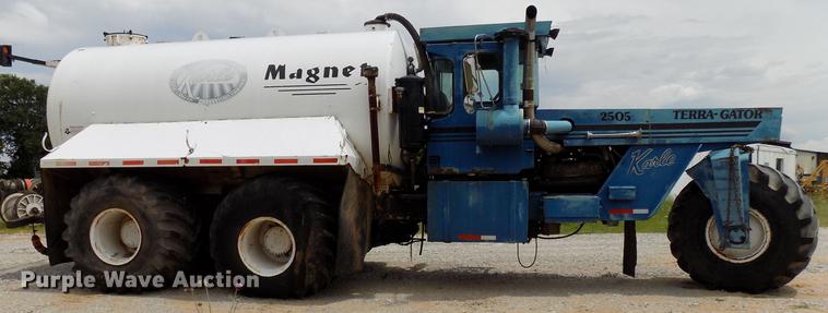 image for item DB9535 1983 Ag-Chem TerraGator 2505 applicator