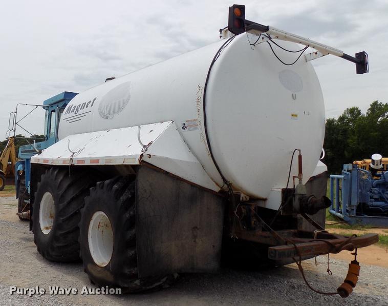 image for item DB9535 1983 Ag-Chem TerraGator 2505 applicator