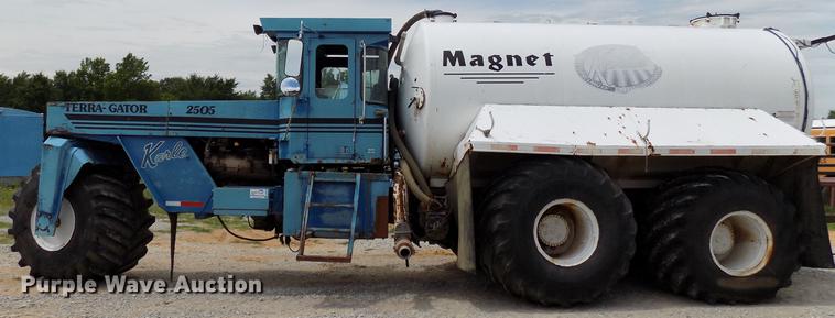 image for item DB9535 1983 Ag-Chem TerraGator 2505 applicator