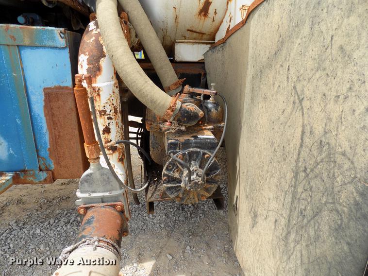 image for item DB9535 1983 Ag-Chem TerraGator 2505 applicator