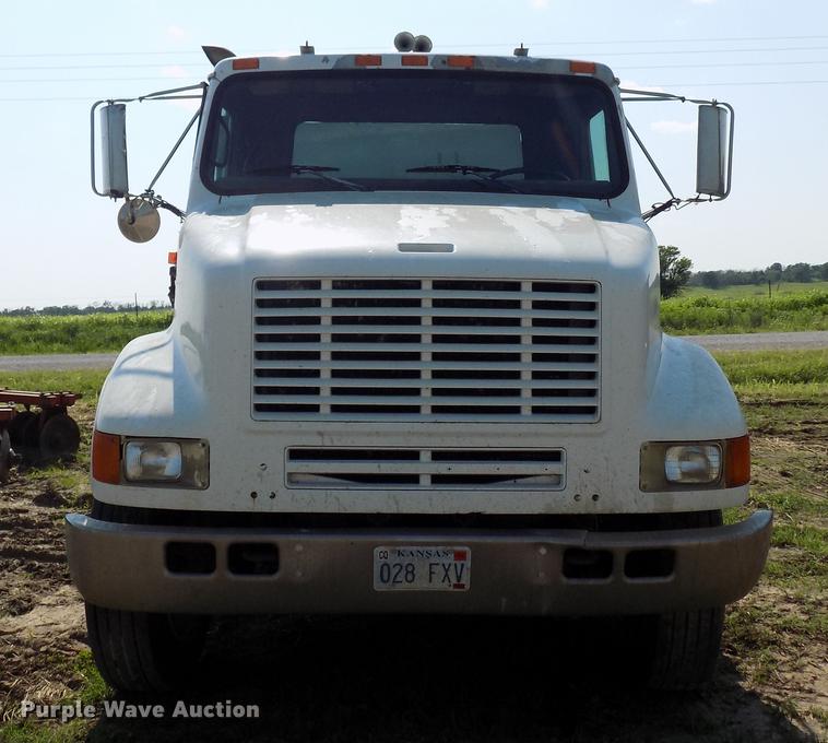 image for item DB9549 1995 International 8100 semi truck