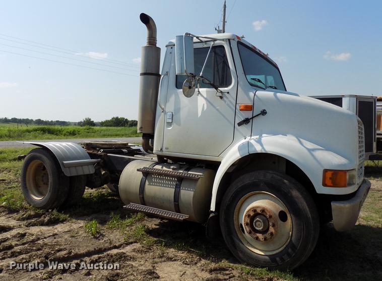 image for item DB9549 1995 International 8100 semi truck