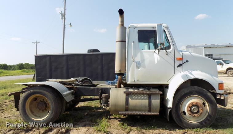 image for item DB9549 1995 International 8100 semi truck