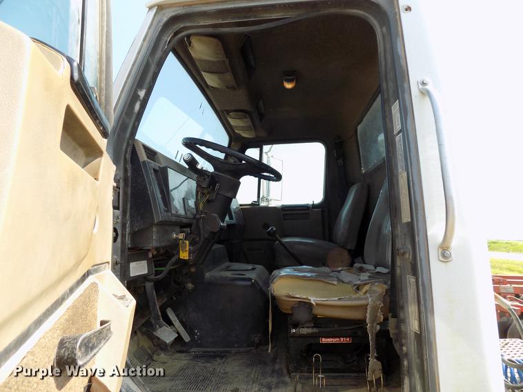 image for item DB9549 1995 International 8100 semi truck