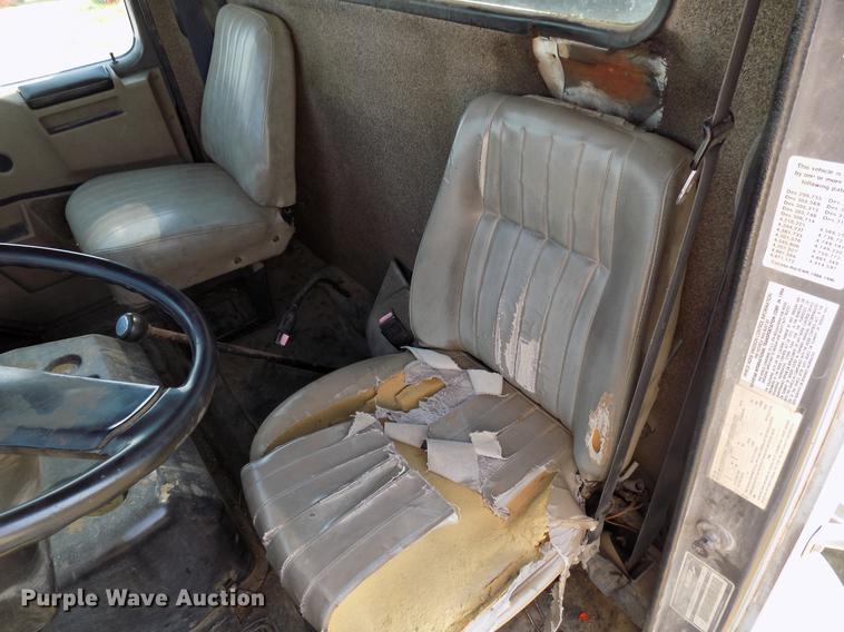 image for item DB9549 1995 International 8100 semi truck