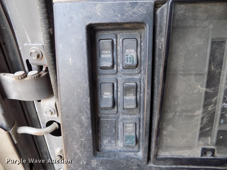 image for item DB9549 1995 International 8100 semi truck