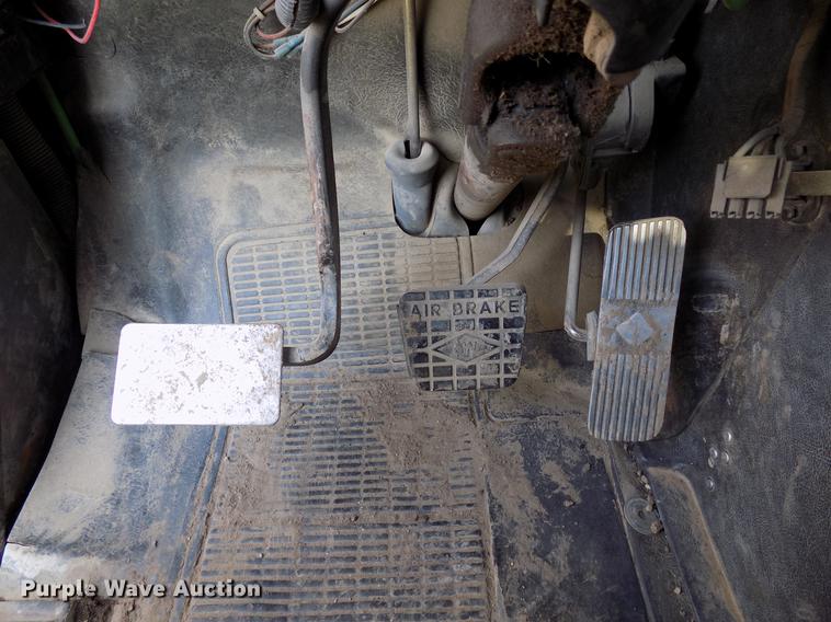 image for item DB9549 1995 International 8100 semi truck