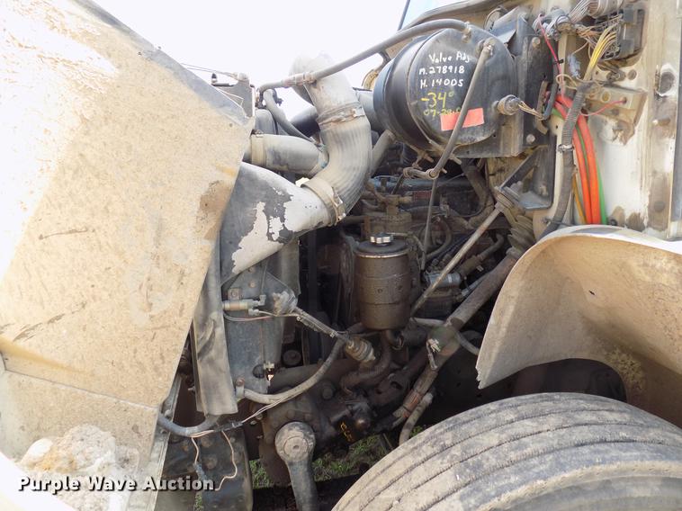 image for item DB9549 1995 International 8100 semi truck