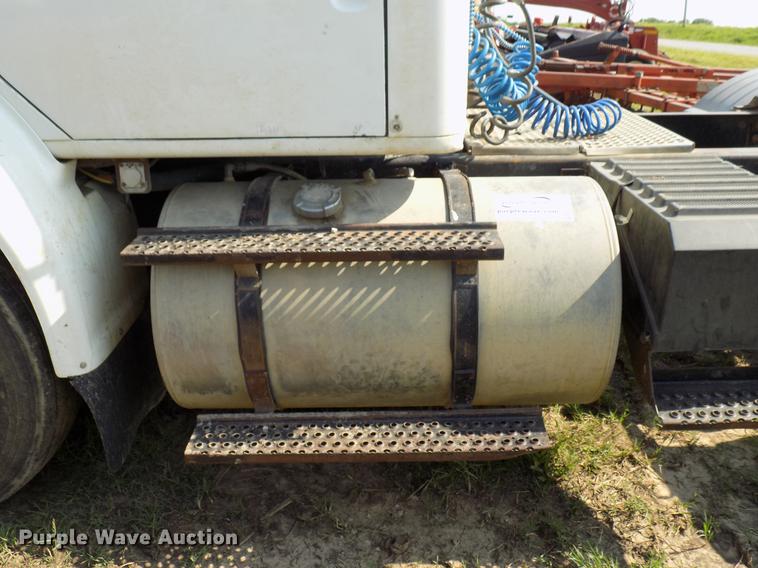 image for item DB9549 1995 International 8100 semi truck