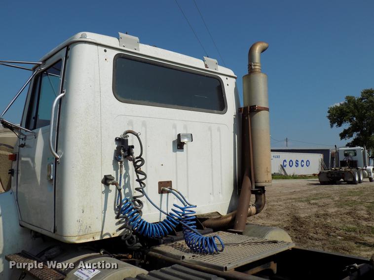 image for item DB9549 1995 International 8100 semi truck