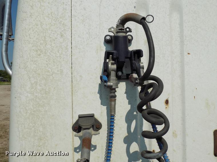 image for item DB9549 1995 International 8100 semi truck