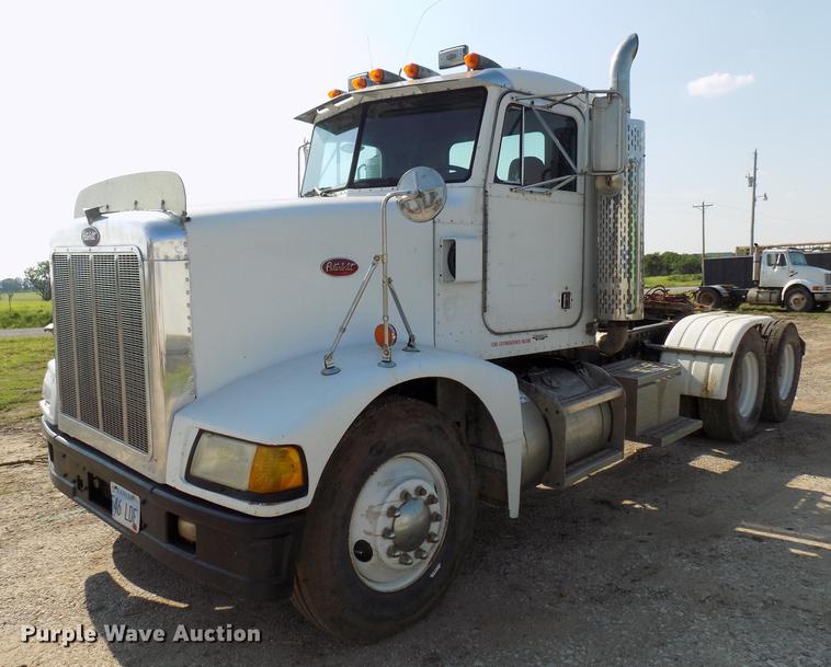 image for item DB9550 1990 Peterbilt semi truck