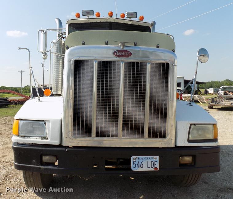 image for item DB9550 1990 Peterbilt semi truck