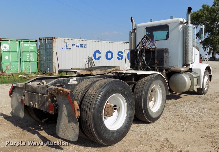 image for item DB9550 1990 Peterbilt semi truck