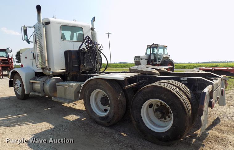 image for item DB9550 1990 Peterbilt semi truck