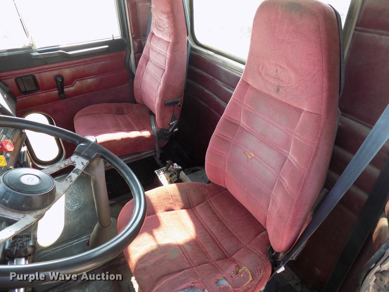 image for item DB9550 1990 Peterbilt semi truck