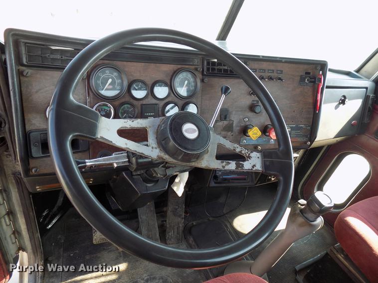 image for item DB9550 1990 Peterbilt semi truck