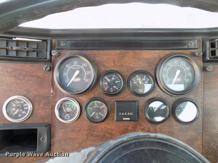 image for item DB9550 1990 Peterbilt semi truck