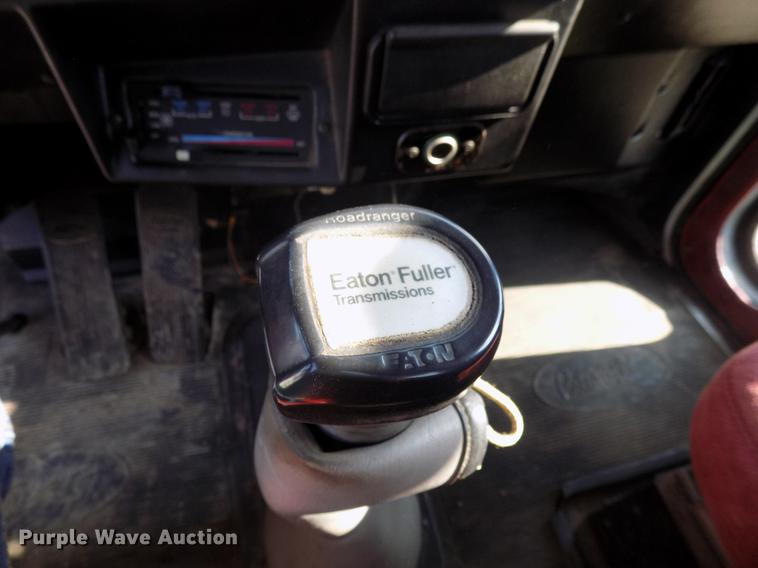 image for item DB9550 1990 Peterbilt semi truck