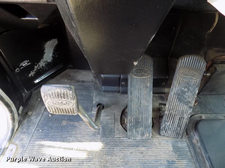 image for item DB9550 1990 Peterbilt semi truck